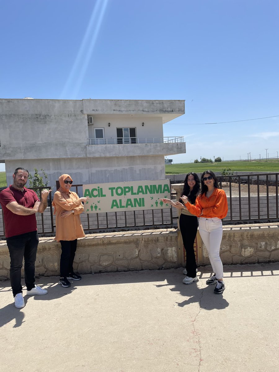 ✅Afet ve acil durumlarda okulumuzun Acil Toplanma Alanını tabela ile belirledik. Tabelamızın hazırlanmasında emeği geçen öğretmenlerimize teşekkür ederiz.🏫
<a href="/tcmeb/">Millî Eğitim Bakanlığı</a> 
<a href="/Yusuf__Tekin/">Yusuf Tekin</a> 
<a href="/mardinilmem/">Mardin İl Millî Eğitim Müdürlüğü</a> 
<a href="/ali_eyyupkoca/">Ali Eyyupkoca</a> 
<a href="/SuleymnAKIN/">Süleyman AKIN🇹🇷</a> 
<a href="/makdag47/">Makdag</a> 
<a href="/derikmem47/">Mardin/Derik İlçe Millî Eğitim Müdürlüğü🟢🇹🇷</a> 
<a href="/MstfaKAHRAMAN/">Mustafa KAHRAMAN 🟢🇹🇷</a>