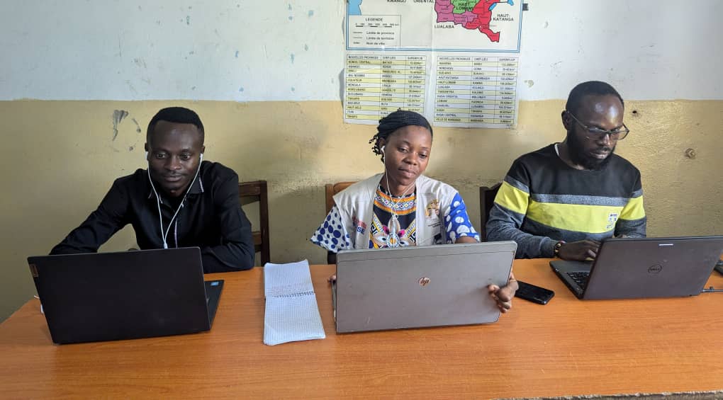 #RDC Enregistrement de 15 spots dans le cadre du projet #TukutaneTena avec le soutien de 5 radios communautaires locales à Uvira, Baraka, Fizi, Mikenge et Minembwe. Des leaders locaux et autorités ont prêté leurs voix pour promouvoir la paix, la cohésion sociale et lutter contre