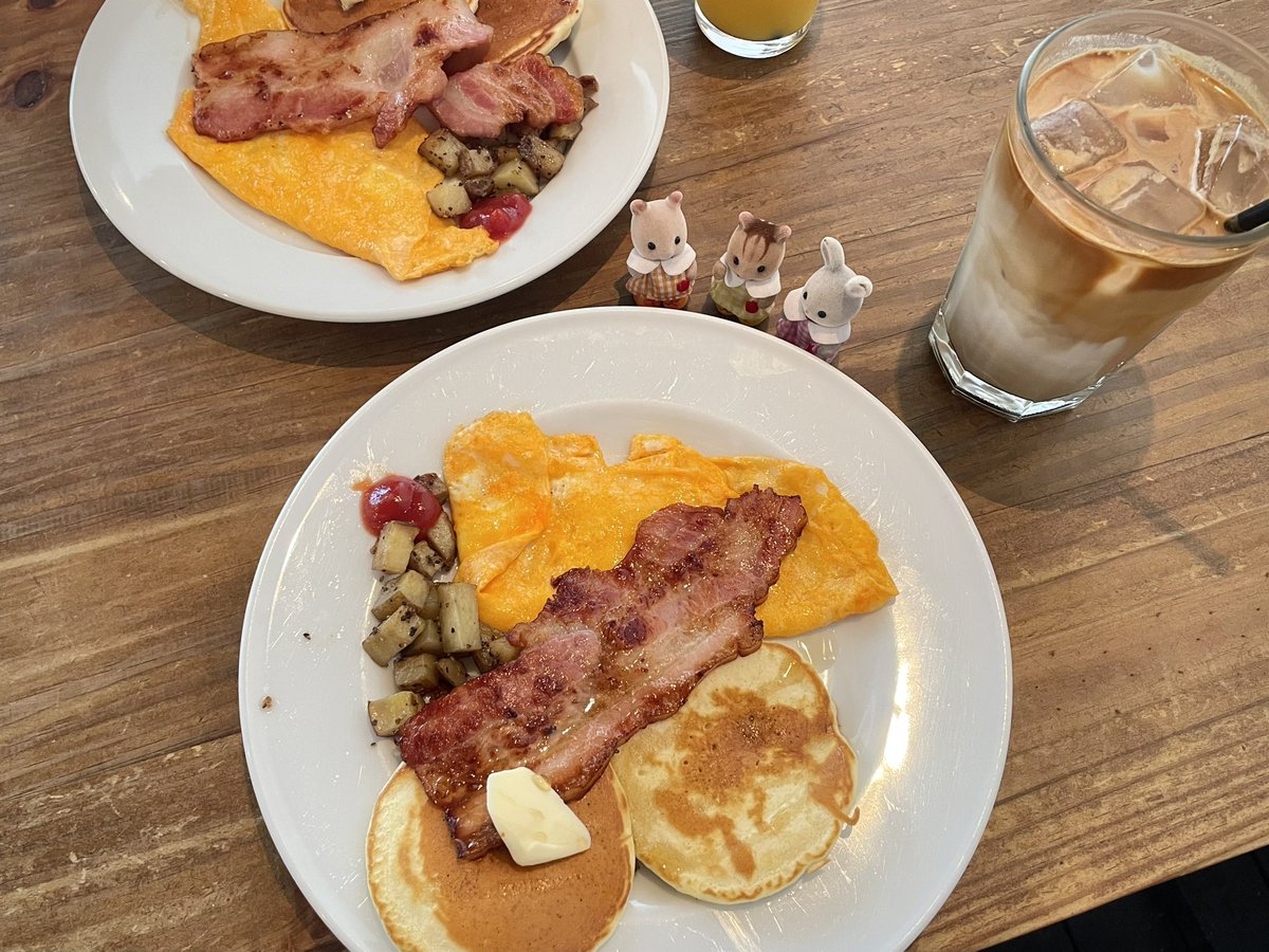 kitaura_5's tweet photo. アメリカンなモーニングを食べました🍳🥤
#シルバニアファミリー
#EIGHTTOFIVE https://t.co/DOFAGgbfuK