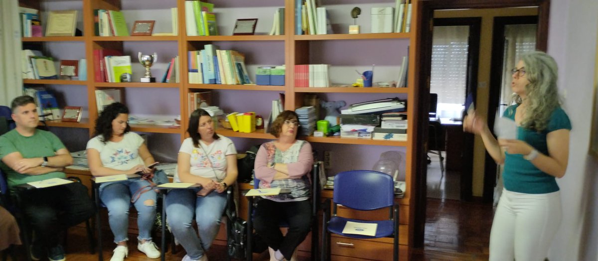 Sodicar's tweet image. Nuestra nueva colaboradora Ana Zafra, Psicóloga de Adultos, impartió ayer el taller “Mejora del bienestar emocional”
Esta ha sido la primera sesión de la que esperamos sea el inicio de un espacio donde todos podáis sacar el máximo provecho posible y poder llevarlo a la práctica