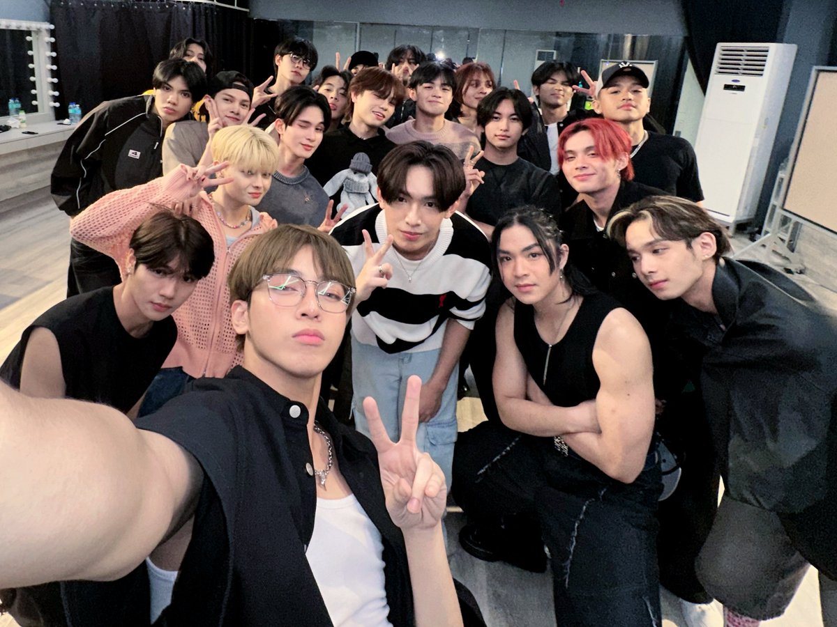 [📸] AJAA x HORI7ON x NEW:ID x VXON 

Had so much fun collaborating with these groups! PPOP RISE! 🔥
@ajaaofc @hori7onofficial <a href="/official_newID/">New:ID OFFICIAL</a> 

#VXON #AJAA #HORI7ON #NEWID