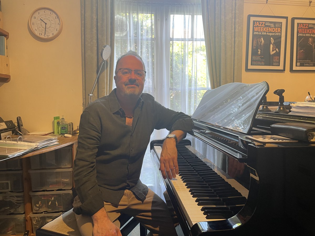 Huge thanks to Simon from <a href="/NorwichJazzClub/">Norwich Jazz Club</a>  for letting me interview him about the local jazz scene—and for treating us to some amazing piano playing! 🎶

Catch the full interview this Monday at 3pm on my YouTube channel. Don’t miss it! #JazzCulture #NorwichJazz <a href="/UEA_journalism/">UEA Journalism</a>