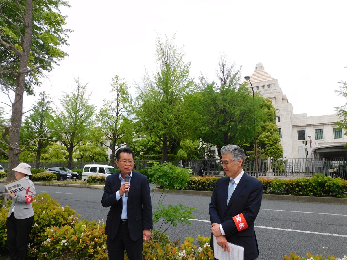 傍聴報告・香川より

審議を聴くと何の議論をしているのか、法案の本質に触れていない。主務教諭導入は「任命権者（自治体）の任意」との回答があり、地方のたたかいになる。街宣でチラシ2000枚がすぐなくなり関心が高まっている。

#せんせいふやそう
#主務教諭に反対します
#これでは学校がもたない