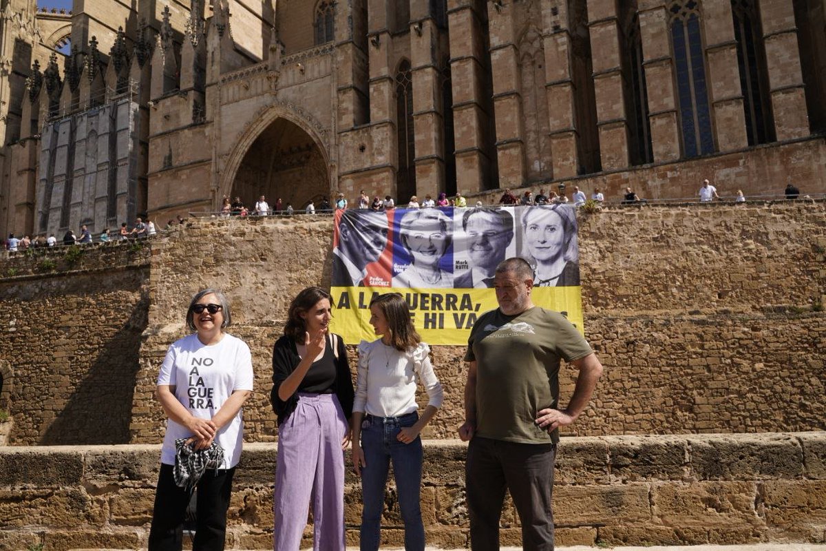 PODEMOS's tweet photo. No al régimen de guerra.
No al aumento del gasto militar.
NO A LA GUERRA.
Si quieren guerra que vayan ellos.

Hoy, Día de Europa, lo hemos dicho bien alto en Palma. https://t.co/4KiuhYAoCw