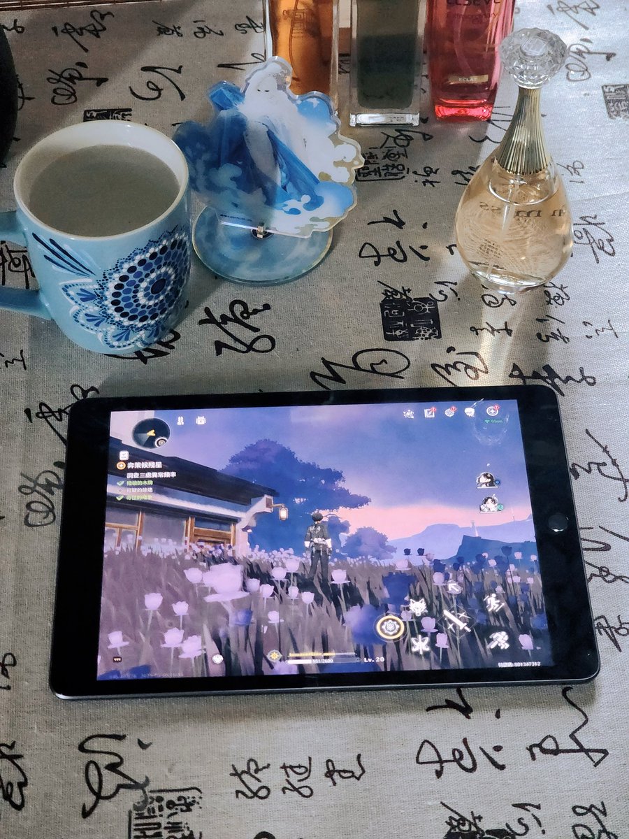 fate5059's tweet photo. 我不是為了世界而來，也不是為了冒險而戰，我只是為了她，為了那個聲音，而踏上這片名為《鳴潮》的土地。

芙露德莉絲不是霽無瑕，卻同樣有著讓我心動的氣質。她的每一句話、每一個音節，都讓我彷彿再度與霽姐姐相遇，不同的時空，不同的身分，卻是同一份靈魂的低語。

#鳴潮 https://t.co/tOCgTwcVhX