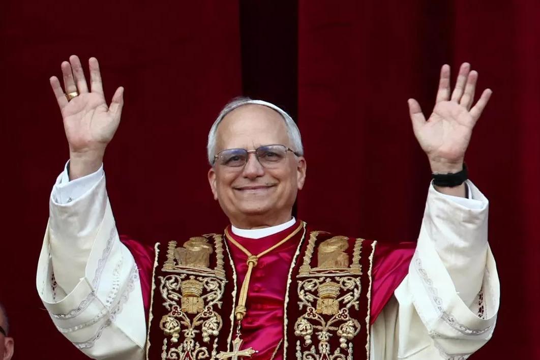 S.A.R. il Principe Carlo di Borbone delle Due Sicilie, Duca di Castro e Capo della Real Casa, esprime, anche a nome della Famiglia Reale, le più sincere congratulazioni al Cardinale Robert Francis Prevost per la sua elezione a Papa Leone XIV, 267° successore di San Pietro.