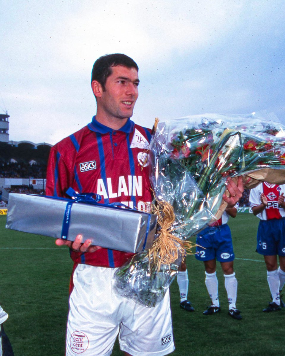 Ligue 1 McDonald's (@ligue1) on Twitter photo 🔚 Le 11 mai 1996, Zinedine Zidane disputait son dernier match dans notre championnat sous les couleurs des <a href="/girondins/">FC Girondins de Bordeaux</a> 🥹...
Et il nous quittait en beauté, avec deux passes décisives délivrées lors de cette rencontre face au PSG 💫
#CeJourla #OnThisDay #Ligue1Legends 🔚 Le 11 mai 1996, Zinedine Zidane disputait son dernier match dans notre championnat sous les couleurs des <a href="/girondins/">FC Girondins de Bordeaux</a> 🥹...
Et il nous quittait en beauté, avec deux passes décisives délivrées lors de cette rencontre face au PSG 💫
#CeJourla #OnThisDay #Ligue1Legends