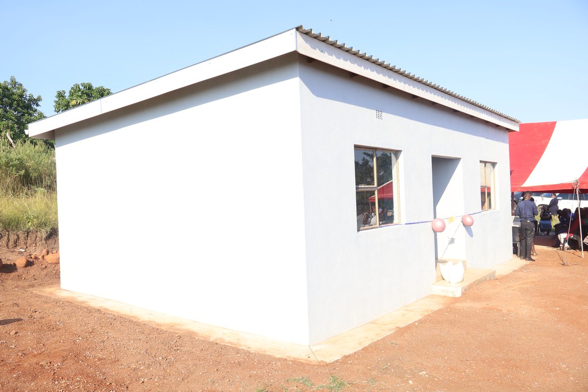 The Deputy Prime Minister, Hon. Thulisile Dladla, has officially begun handing over newly constructed homes to vulnerable families, bringing to life His Majesty King Mswati III’s bold vision of resilient, dignified living for all Emaswati.
#NkweToDisasterPreparedness.
