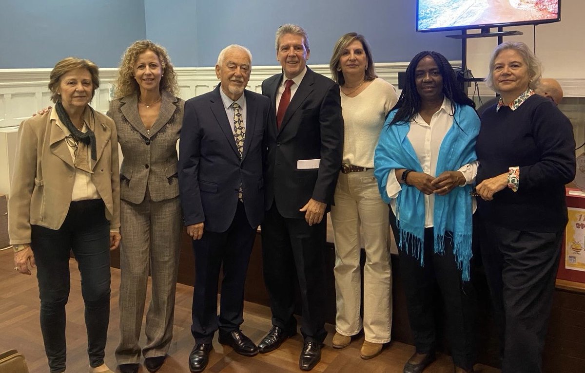 Xavier Gisbert (@xgdc) on Twitter photo Ha sido un placer participar en el desarrollo del Spelling Bee organizado por <a href="/facepm/">facepm</a>
Alumnos con excelente nivel. ¡Enhorabuena!
Gracias por la invitación.
<a href="/ColegioAlkor/">Colegio Alkor</a> <a href="/ElValle_I/">Colegio El Valle Valdebernardo</a> <a href="/ElValle_II/">Colegio El Valle Sanchinarro</a> <a href="/ElValle_III/">Colegio El Valle Las Tablas</a> <a href="/ColeEspiri/">Cole Espíritu Santo</a> <a href="/ColegioJABY/">Colegio JABY</a> <a href="/TrinityCollege1/">Trinity College</a> <a href="/C_Villaeuropa/">Colegio Villaeuropa</a> <a href="/CVillalkor/">Colegio Villalkor</a> Ha sido un placer participar en el desarrollo del Spelling Bee organizado por <a href="/facepm/">facepm</a>
Alumnos con excelente nivel. ¡Enhorabuena!
Gracias por la invitación.
<a href="/ColegioAlkor/">Colegio Alkor</a> <a href="/ElValle_I/">Colegio El Valle Valdebernardo</a> <a href="/ElValle_II/">Colegio El Valle Sanchinarro</a> <a href="/ElValle_III/">Colegio El Valle Las Tablas</a> <a href="/ColeEspiri/">Cole Espíritu Santo</a> <a href="/ColegioJABY/">Colegio JABY</a> <a href="/TrinityCollege1/">Trinity College</a> <a href="/C_Villaeuropa/">Colegio Villaeuropa</a> <a href="/CVillalkor/">Colegio Villalkor</a>