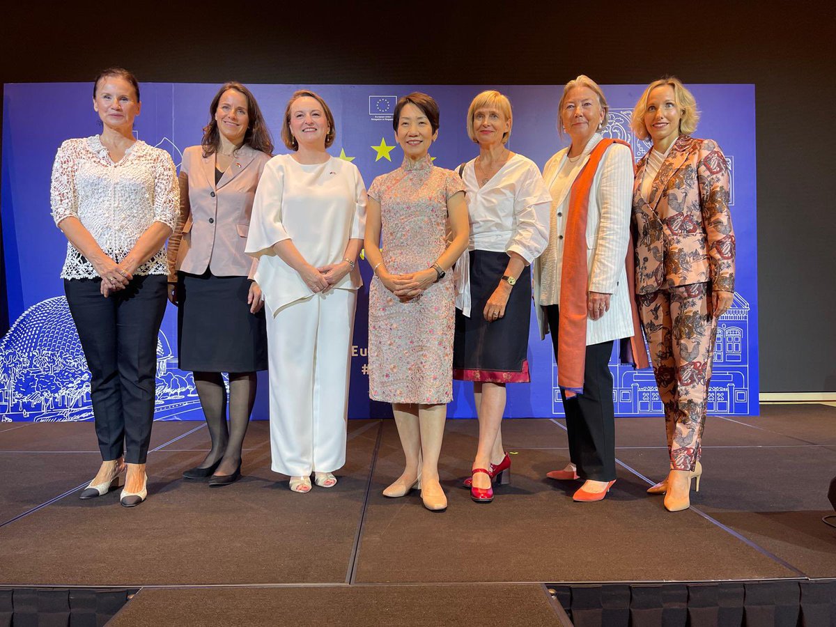 Celebrated #EuropeDay in Singapore with a showcase of Hungary’s finest delicacies—from Tokaji Aszú to artisanal cheeses and truffle treats.
A special moment: a group photo with all the EU women ambassadors!
#HungaryInSingapore #TeamEurope #WomenInDiplomacy