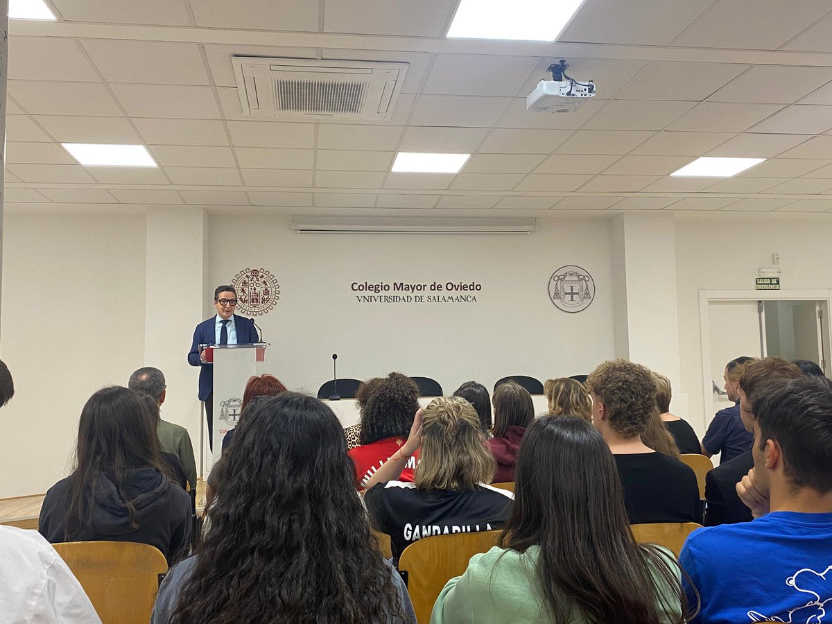Ayer el rector de la Universidad de Salamanca, Juan Manuel Corchado, inauguró nuestro nuevo Salón de Actos “Diego de Muros III”, coincidiendo con la celebración del 30 aniversario de la reapertura del Colegio.