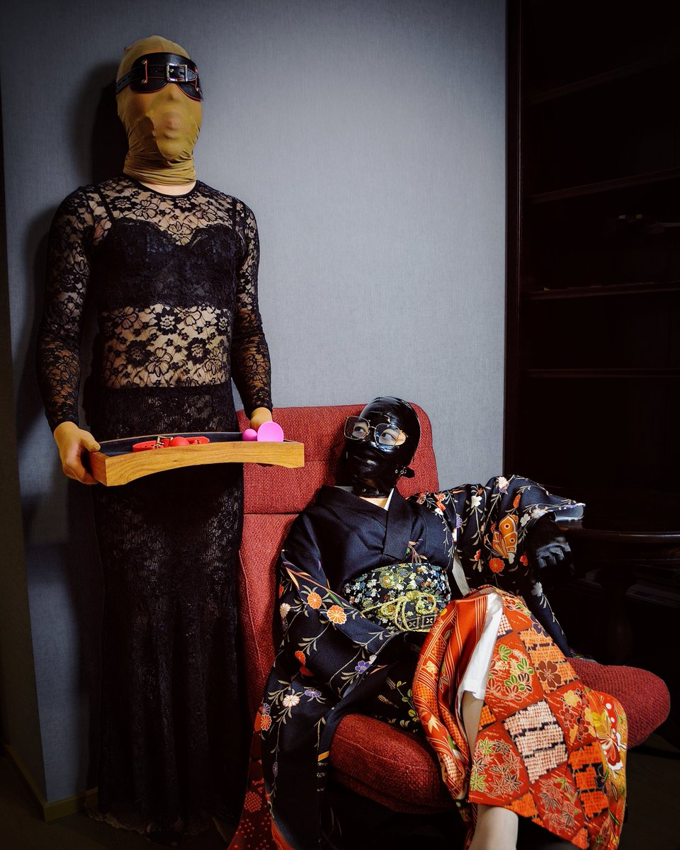 束缚令你自由，正如恐惧能为你带来力量。

#BDSM #encasement #nylonmask #gagged #丝袜
