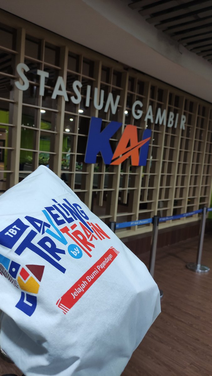 Alhamdulillah, punya pasangan yg support cewenya mau terbang setinggi apapun itu juga udah rezeki 🥰