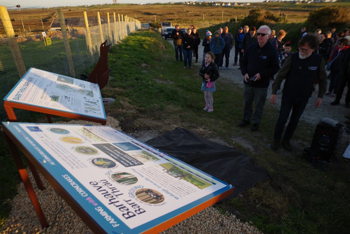CorncrakeLife's tweet image. With the support of @NPWSIreland
we have secured one of Irelands most important corncrake breeding sites in Co. Mayo.
The entire 20 acre site is now managed in cooperation with our neighbors and is fortified with a predator control fence.
npws.ie/news/minister-…