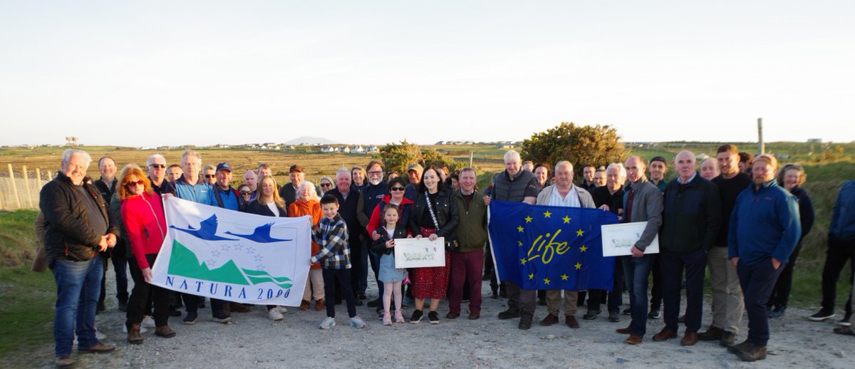 CorncrakeLife's tweet image. With the support of @NPWSIreland
we have secured one of Irelands most important corncrake breeding sites in Co. Mayo.
The entire 20 acre site is now managed in cooperation with our neighbors and is fortified with a predator control fence.
npws.ie/news/minister-…