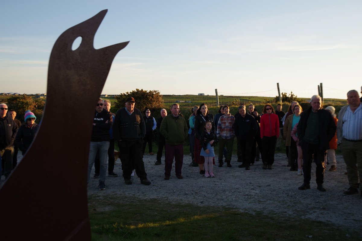 CorncrakeLife's tweet image. With the support of @NPWSIreland
we have secured one of Irelands most important corncrake breeding sites in Co. Mayo.
The entire 20 acre site is now managed in cooperation with our neighbors and is fortified with a predator control fence.
npws.ie/news/minister-…