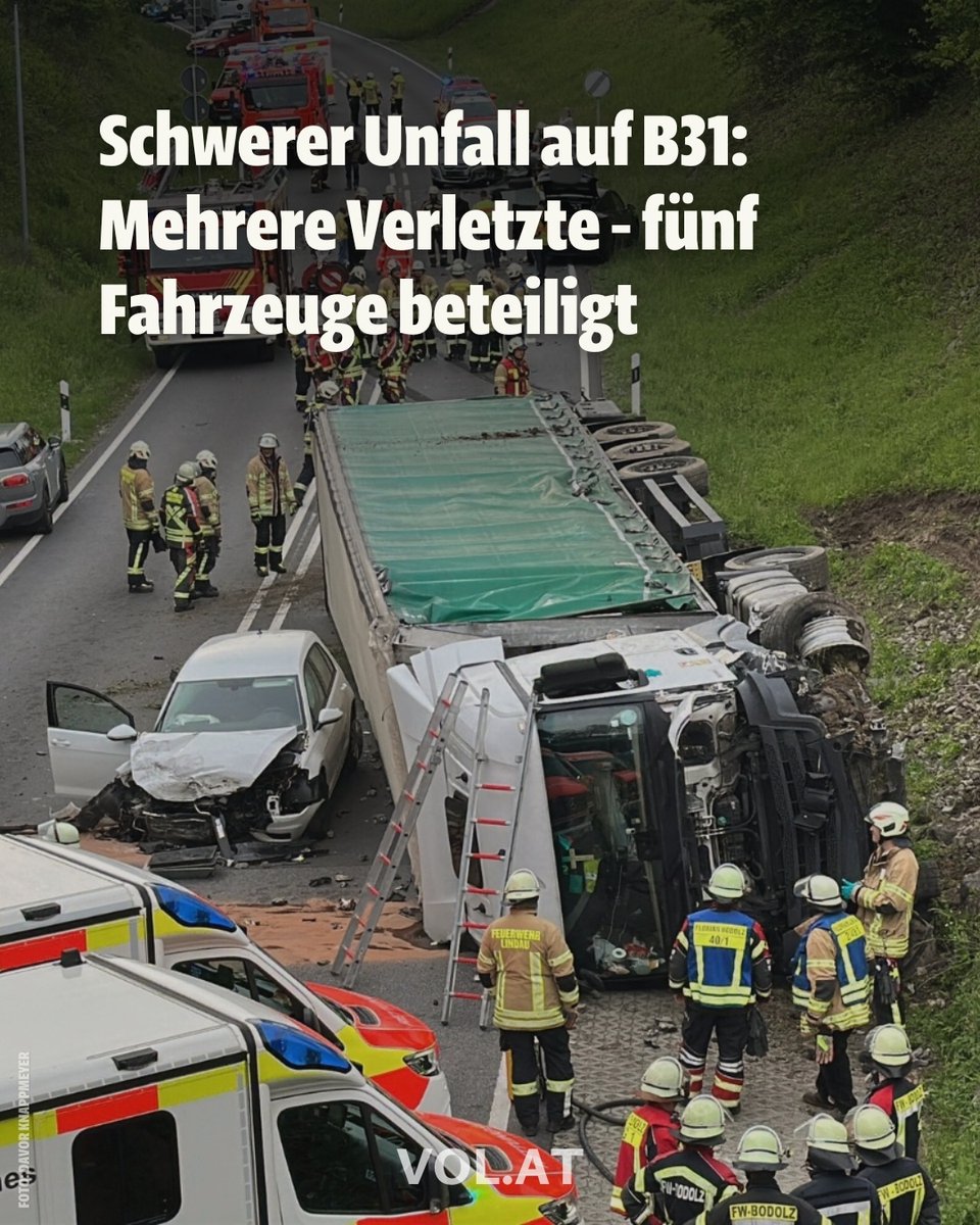 Am Freitagmorgen kam es zu einem folgenschweren Verkehrsunfall mit fünf beteiligten Fahrzeugen. Mehr dazu: bit.ly/4m8fJvd