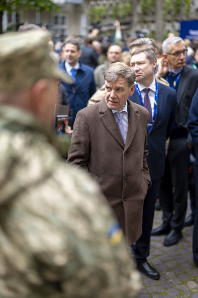 Die Verbrechen des russischen Angriffskriegs dürfen nicht straflos bleiben. Die Verantwortlichen müssen zur #Rechenschaft gezogen werden. Dass heute gemeinsam mit zahlreichen Staaten der Welt der politische Startschuss für das #Straftribunal fällt, ist extrem wichtig.