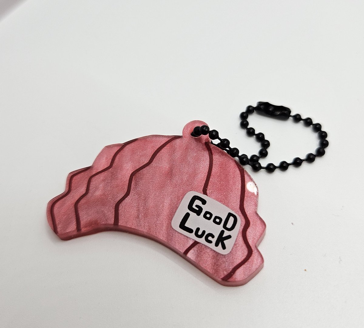 자개 재질은 위에 아크릴을 얹었더니(안그러면 외곽에 여백 주고 프린팅해야 한대서..)
흐려졌음.. 담에 바꿔봐야겠다
엄청난 필터의 힘