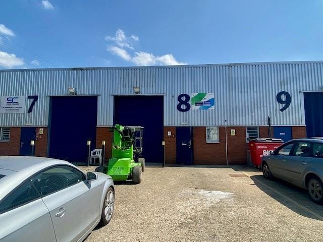 Now Available: Unit 8 Brookway Trading Estate #Newbury - 1,056 sq ft #industrial / #warehouse unit available #ToLet on the popular Hambridge Lane Industrial Estate #HaslamsSurveyorsLLP haslams.co.uk/find-a-propert…