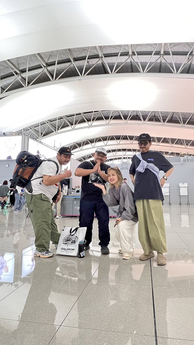 egosurfing_'s tweet photo. Old friends, childhood memories, and wild future ideas. Reunited in Osaka after all these years. Wouldn’t trade these moments for anything. Gonna miss these guys more than words can say 💙💙💙 https://t.co/9asGrMmyru