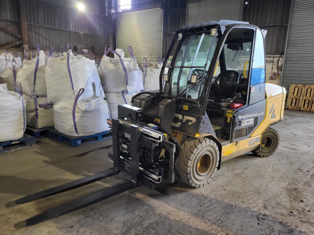 This <a href="/JCBmachines/">JCB</a> Teletruk is on-site with our customer, who is making the most of the flexibility and <a href="/BolzoniAuramo/">Bolzoni Auramo</a> fork spreader in their operation and improve efficiency. 

To see how we can help you call 0845 074 3335

#JCB #Teletruk #Forklift #Efficiency #CustomerFirst