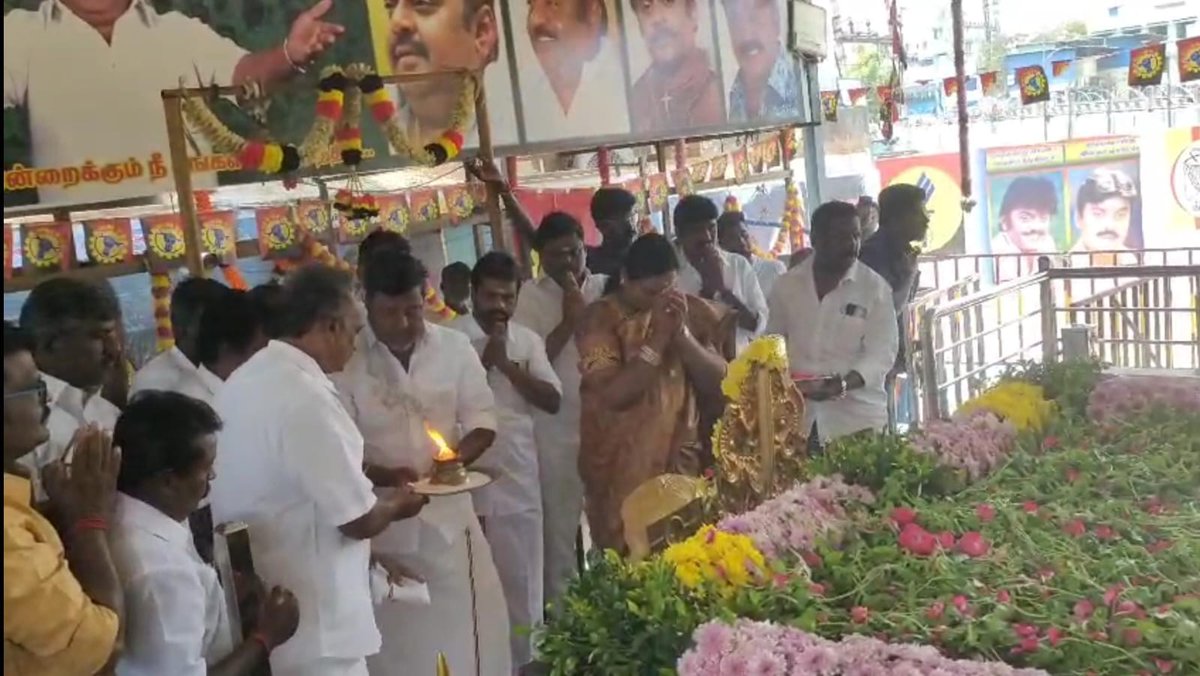 PremallathaDmdk's tweet photo. ஒவ்வொரு முடிவிலும் ஒரு தொடக்கம் இருக்கிறது,
வெற்றிக்கான பாதை அதில்தான் பிறக்கிறது!

கேப்டன் ஆலயத்தில் சிறப்பு பூஜை மற்றும் அன்னதானம்!

#Dmdk #dmdkfor2026 #premalathavijayakanth #Captainaalyam https://t.co/Al5yE4Vd5w