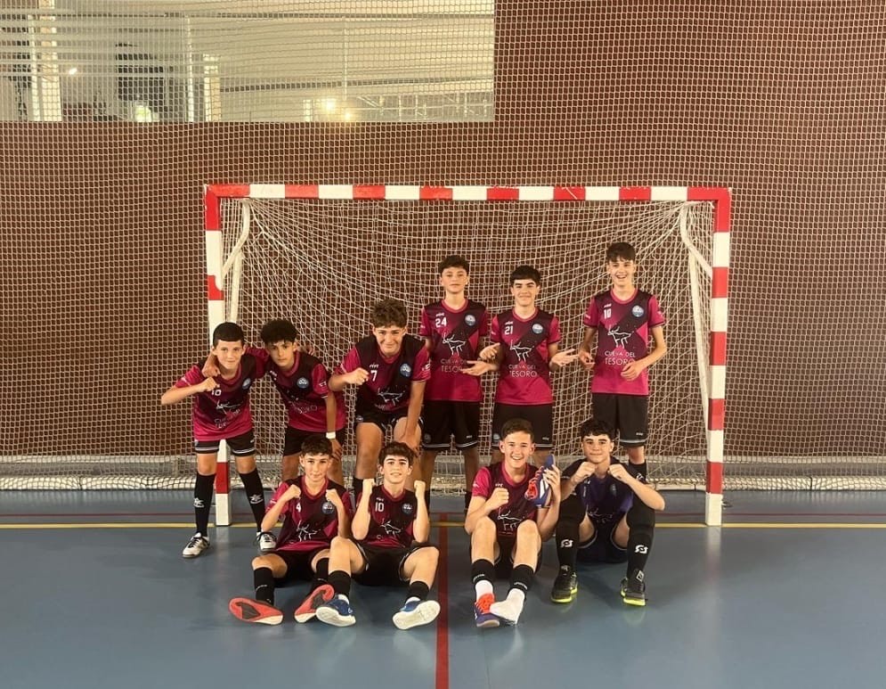 🥅 La <a href="/escuelarinconfs/">Escuela Municipal Rincón De la Victoria F. S.</a> arranca hoy el Campeonato de Andalucía en categoría infantil, que se disputa en Mollina durante el fin de semana.

El equipo rinconero se enfrentará este viernes a Castillo de Málaga y mañana sábado a Córdoba y Almería. ¡Suerte, chicos! 💪🏻

#RincónEsDeporte