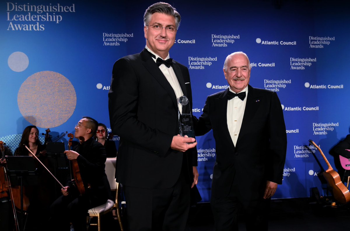 Sunčana Glavak (@suncanaglavak) on Twitter photo Čestitke premijeru <a href="/AndrejPlenkovic/">Andrej Plenković</a> na nagradi “Izvrsnost u vodstvu” dodijeljenoj od strane <a href="/AtlanticCouncil/">Atlantic Council</a>! 👏
Snažno je to međunarodno priznanje za sve što je postignuto u tri uzastopna mandata <a href="/VladaRH/">Vlada Republike Hrvatske</a>.
Zasluženo - i zbog rezultata, i zbog 🇭🇷 puta koji i dalje oblikuje. Čestitke premijeru <a href="/AndrejPlenkovic/">Andrej Plenković</a> na nagradi “Izvrsnost u vodstvu” dodijeljenoj od strane <a href="/AtlanticCouncil/">Atlantic Council</a>! 👏
Snažno je to međunarodno priznanje za sve što je postignuto u tri uzastopna mandata <a href="/VladaRH/">Vlada Republike Hrvatske</a>.
Zasluženo - i zbog rezultata, i zbog 🇭🇷 puta koji i dalje oblikuje.