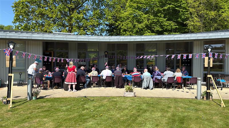 SightScotVets's tweet photo. We celebrated #VEDay80 yesterday with veterans at our Hawkhead and Linburn Centres — a day full of remembrance, music, ice cream and community.
#LestWeForget #SightScotlandVeterans #VeteransSupport #HawkheadCentre #LinburnCentre https://t.co/Ef15YgAuzh