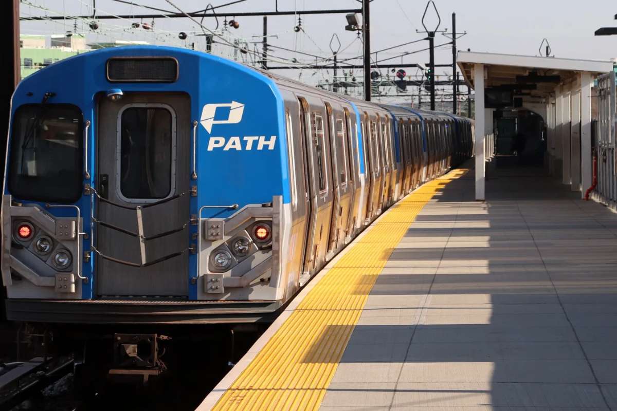 EnterpriseWired's tweet image. PATH Resumes After Rush Hour Shutdown

A systemwide PATH outage during peak Thursday rush hour caused major delays. Service resumed by 8:58 a.m., but commuters continued to face disruptions.

Read more: enterprisewired.com/path-service-r…

#PATHTrain #TransitUpdate #EnterpriseWired