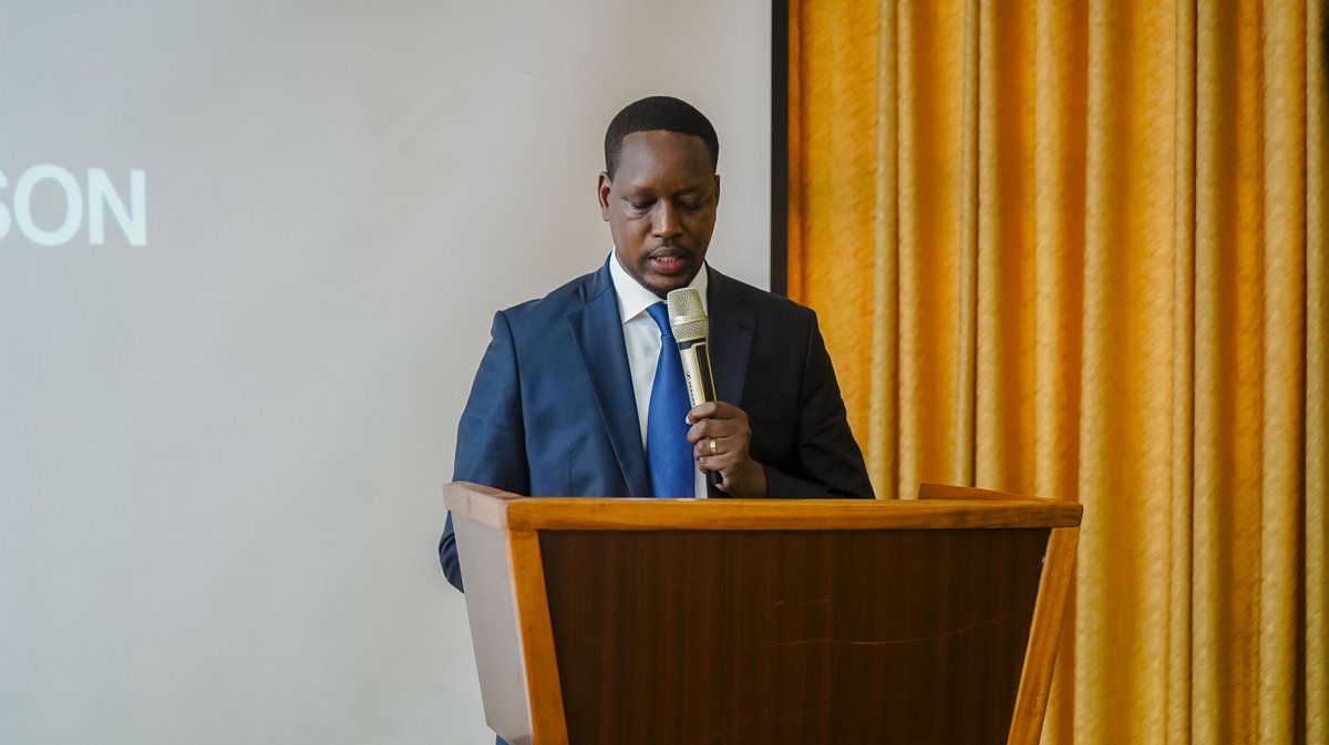 Atangiza inama ku ruhare rw’Imitwe ya Politiki mu guteza imbere imiyoborere y’u Rwanda mu Cyerekezo 2050, Umuvugizi Wungirije w’Ihuriro, Dr R. Balinda, yavuze ko Imitwe ya Politiki ifite inshingano yo guteza imbere imiyoborere myiza, ikaba n’umuhuza hagati ya Leta n’abaturage.