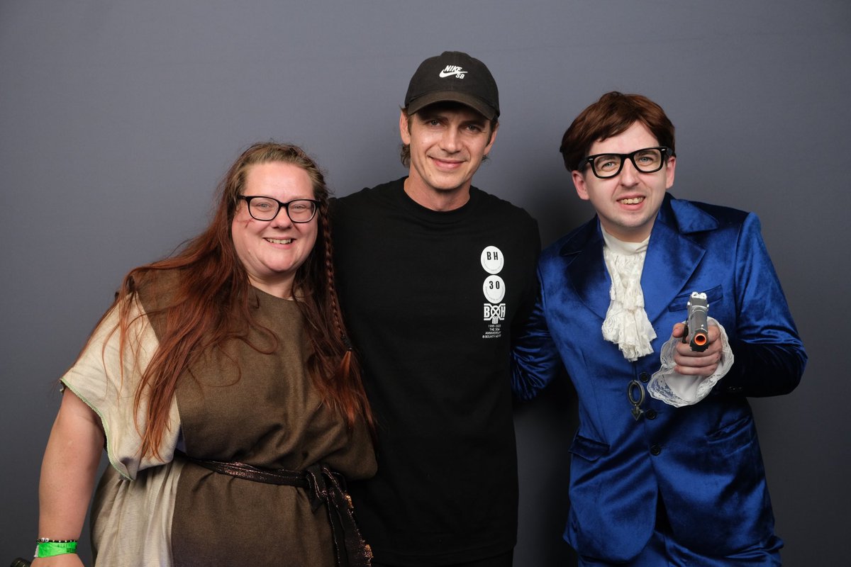 shaund92's tweet image. “You underestimate my power”

Austin Powers- @shadesofshauncosplay

Still can’t believe I met Hayden Christensen!!! Thank you @comconliverpool @monopolyevents 

#austinpowers #anakinskywalker #starwars #thechosenone #jumper #jedi #darthvader #liverpoolcomiccon #comiccon #cosplay