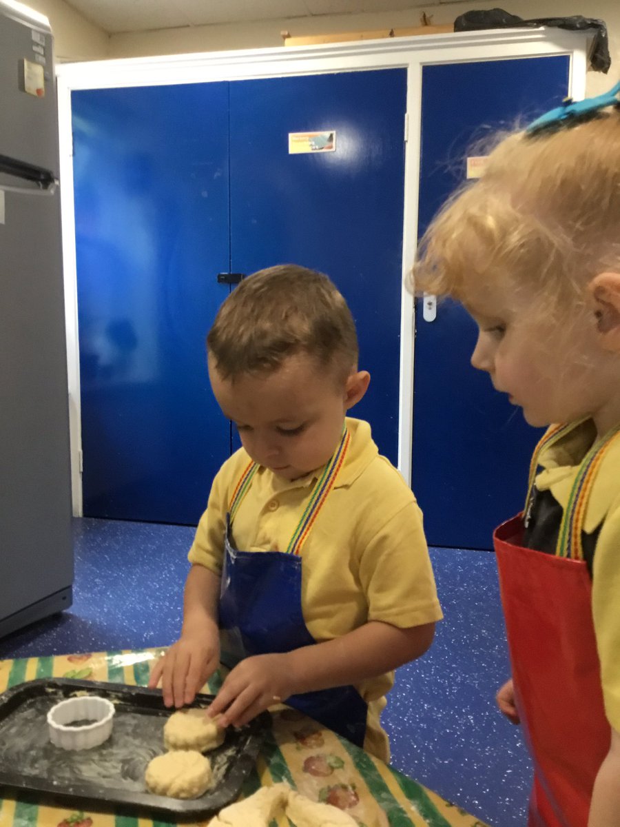 🇬🇧In nursery we have been learning about VE Day.  Celebrating those that fought for our freedom and remembering the fallen 🇬🇧 #veday80 #adastratrust