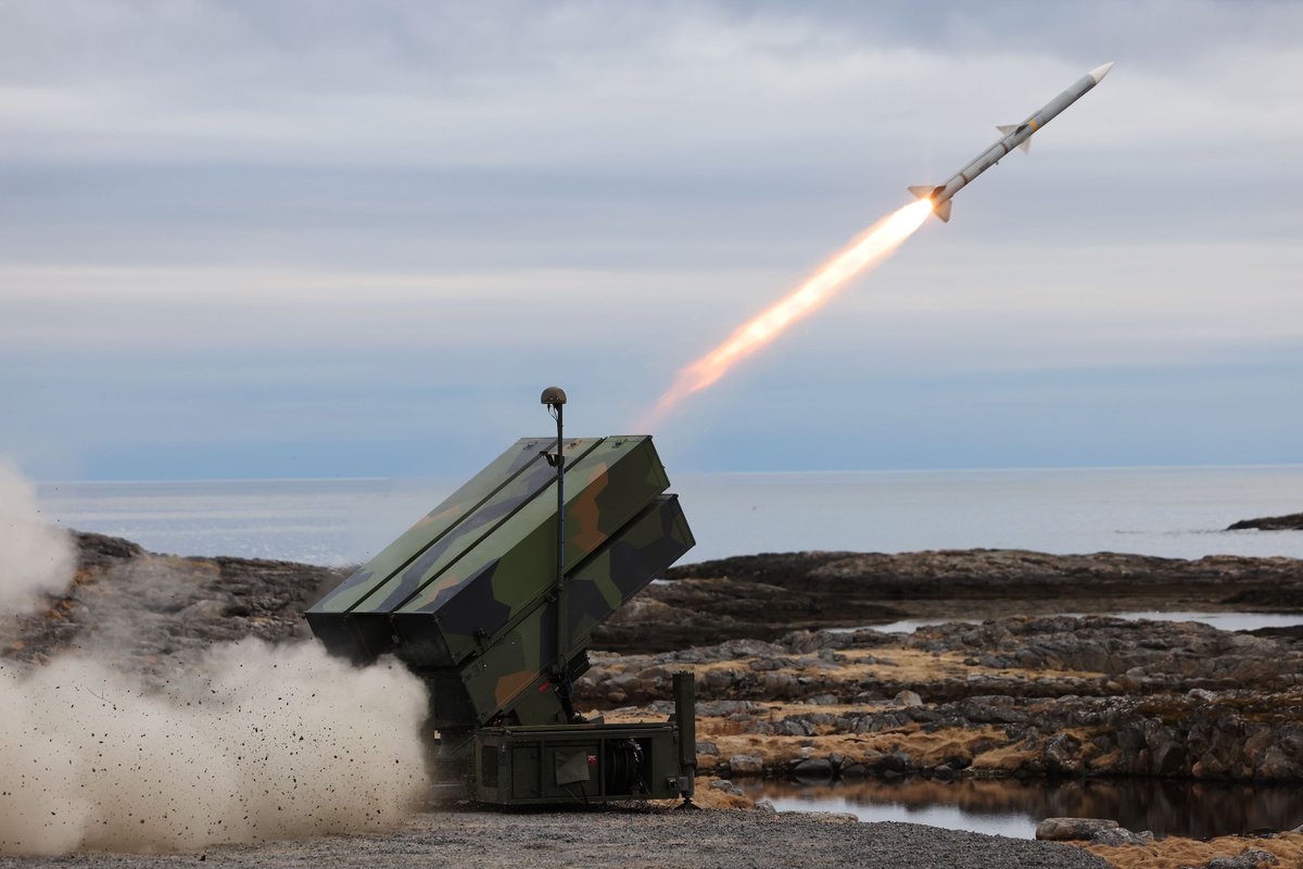 Forsvaret_no's tweet image. Commanders Robert B. Sofge @USNavyEurope, James Morley @JFCNorfolk and Gjert Dyndal at NOR Joint HQ, met at Andøya, Norway for #FormidableShield. 11 allied nations take part in #FS25. The exericse reflects our commitment to collective defence for regional security. @STRIKFORNATO