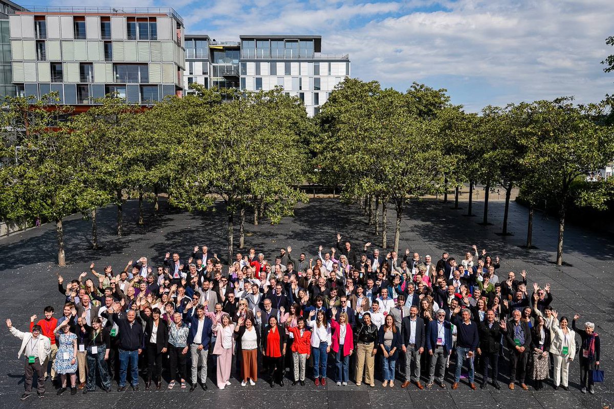 European Free Alliance (@efaparty) on Twitter photo <a href="/mauro_vaiani/">Mauro Vaiani</a> <a href="/rete_aea/">Autonomie e Ambiente - Cinguettìo ufficiale</a> <a href="/oratoscana/">OraToscana</a> <a href="/RumagnaUnida/">Rumâgna Unida</a> <a href="/anamirandapaz/">Ana Miranda</a> <a href="/BNG_ParlEuropa/">BNG_ParlamentoEuropeo</a> <a href="/obloque/">BNG - Bloque Nacionalista Galego</a> <a href="/chunta/">Chunta Aragonesista</a> <a href="/NuevaCanariasBC/">Nueva Canarias BC</a> And… of course, the typical EFA Family photo! Tag yourself! 😉💜 <a href="/mauro_vaiani/">Mauro Vaiani</a> <a href="/rete_aea/">Autonomie e Ambiente - Cinguettìo ufficiale</a> <a href="/oratoscana/">OraToscana</a> <a href="/RumagnaUnida/">Rumâgna Unida</a> <a href="/anamirandapaz/">Ana Miranda</a> <a href="/BNG_ParlEuropa/">BNG_ParlamentoEuropeo</a> <a href="/obloque/">BNG - Bloque Nacionalista Galego</a> <a href="/chunta/">Chunta Aragonesista</a> <a href="/NuevaCanariasBC/">Nueva Canarias BC</a> And… of course, the typical EFA Family photo! Tag yourself! 😉💜