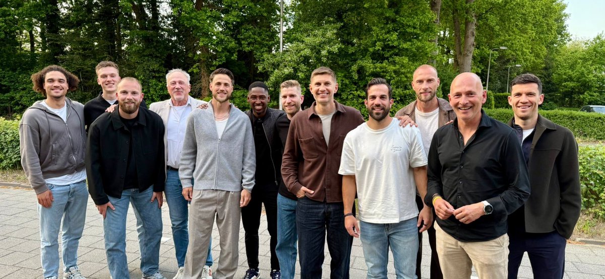 spelersvakbond's tweet image. Goede CSR meeting woensdag jl. in Zeist. Onderwerpen die aan bod kwamen waren oa: de werkgroep regelgeving in-en uitleen spelers, het vervolg op de Diarra zaak en de salarissen voor Non-EU spelers.

Lees meer: bit.ly/3YFzHU6

#centralespelersraad #profvoetbal #vvcs