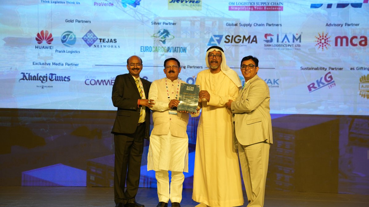 Logisticshakti's tweet image. We’re proud to honor our Organizing Committee member, Mr. Narender Bedi, whose unwavering dedication has truly been the backbone of the SCM Middle East Conclave &amp;amp; Awards 2025.

#SCMConclave #SCMAwards #LogisticsShakti