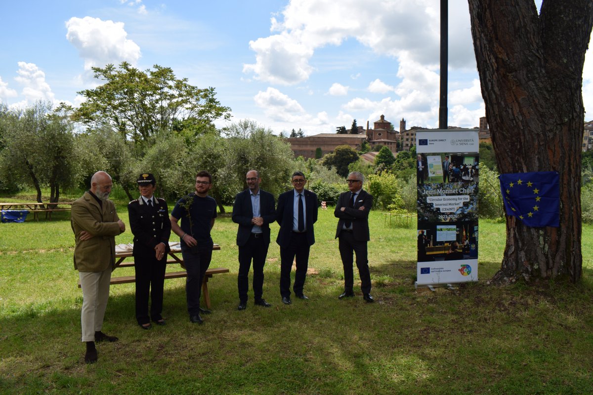 Università di Siena (@unisiena) on Twitter photo 🇪🇺#FestadellEuropa2025: presentate le attività dell’#Università di #Siena durante l’incontro “Le politiche europee per la sostenibilità ambientale e sociale”, svoltosi stamani, 9 maggio, nell'Orto degli studenti della sede San Francesco.
unisi.it/unisilife/noti…
#EuropeDay2025 🇪🇺#FestadellEuropa2025: presentate le attività dell’#Università di #Siena durante l’incontro “Le politiche europee per la sostenibilità ambientale e sociale”, svoltosi stamani, 9 maggio, nell'Orto degli studenti della sede San Francesco.
unisi.it/unisilife/noti…
#EuropeDay2025