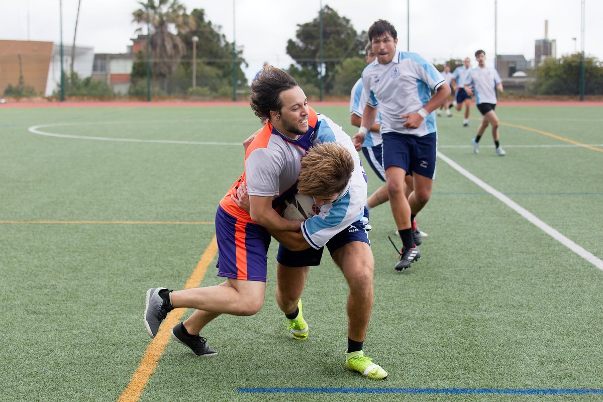 🏅​ ¡Así vivimos el Campeonato Universitario de Canarias en la #ULL!

Entre mates, goles, carreras y muchas risas, el alumnado lo dio todo en la cancha ¡y fuera de ella!

Aquí tienes un álbum con los mejores momentos, caras de esfuerzo y celebraciones.

📸 drive.google.com/drive/folders/…