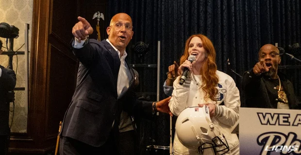 Tyler Donohue (@tdstake) on Twitter photo Penn State's <a href="/HappyValleyUtd/">Happy Valley United</a> hosted an NIL event in Philadelphia on Thursday night, featuring Eagles star Saquon Barkley, current Nittany Lons and new DC Jim Knowles.
Go inside the event here with words from <a href="/danieljtgallen/">Daniel Gallen</a> & photos from <a href="/GracexBrennan/">Grace Brennan</a>:
247sports.com/college/penn-s… Penn State's <a href="/HappyValleyUtd/">Happy Valley United</a> hosted an NIL event in Philadelphia on Thursday night, featuring Eagles star Saquon Barkley, current Nittany Lons and new DC Jim Knowles.
Go inside the event here with words from <a href="/danieljtgallen/">Daniel Gallen</a> & photos from <a href="/GracexBrennan/">Grace Brennan</a>:
247sports.com/college/penn-s…
