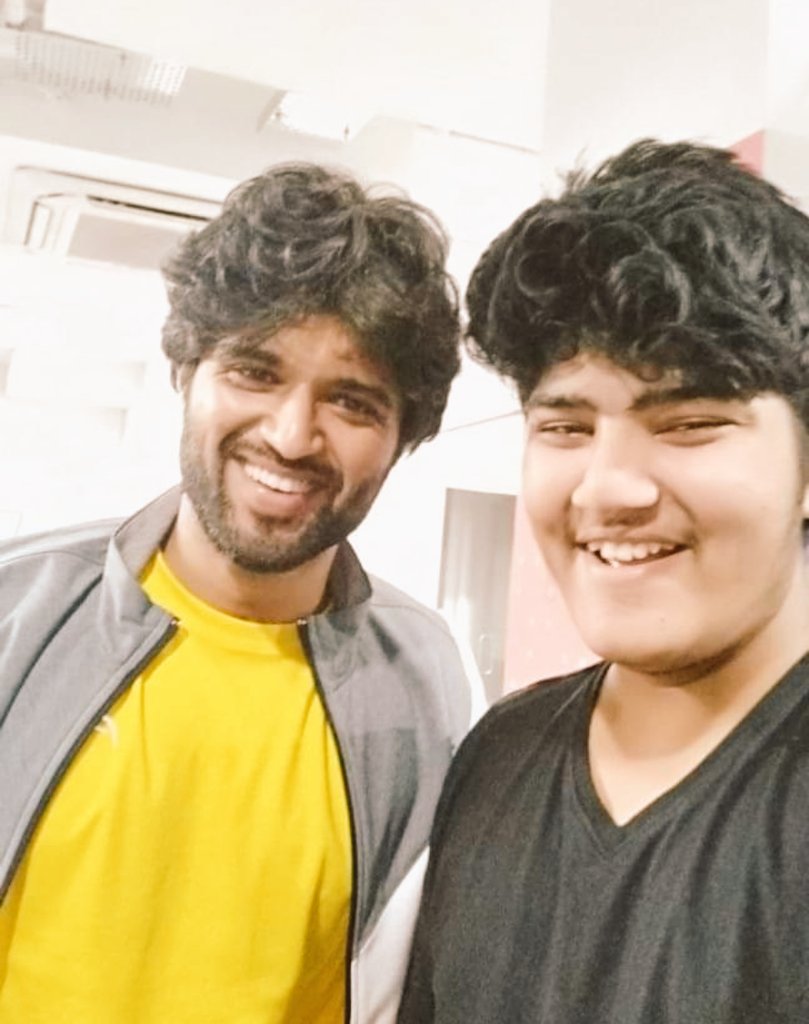 TSPrathik's tweet image. DeveraSanta, Dear Comrade, Truck, WFL, Middle Class Fund and more

can&apos;t express in words, how I felt working around you in 2017-2020 period. Manifesting to work in a bigger role this time 🤞

Happy Birthday GOLDeverakonda anna 💖
