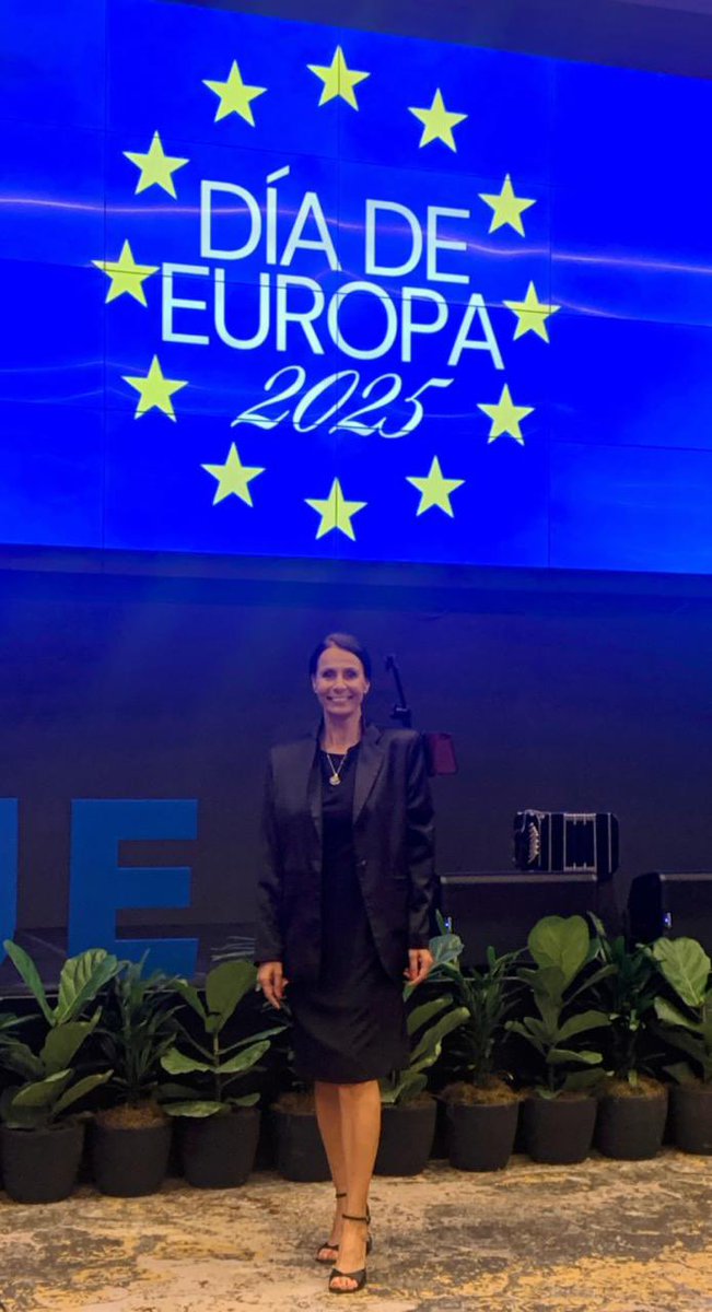 gabriela busellini (@gabrielabusell7) on Twitter photo Ayer fue un día muy especial, ya que tuve el honor de ser invitada por el Embajador de la Unión Europea, Amador Sánchez Rico, a celebrar el Día de Europa.
Gracias <a href="/AmadorSanchezUE/">Amador Sánchez Rico</a> Ayer fue un día muy especial, ya que tuve el honor de ser invitada por el Embajador de la Unión Europea, Amador Sánchez Rico, a celebrar el Día de Europa.
Gracias <a href="/AmadorSanchezUE/">Amador Sánchez Rico</a>