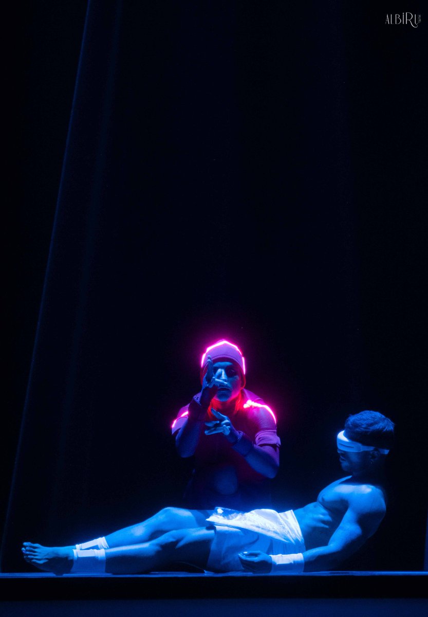 INAEM_Cultura's tweet photo. 🔥La @CNDanza presenta hoy en la @FestspielhausBB (Alemania) el estreno absoluto de «#INCUBATIO Circumambulatio», una creación de Muriel Romero que combina danza y música electroacústica y que aterrizará los próximos 17 y 18 de mayo en @TeatrosCanal.😍
ℹ️https://t.co/tyuqgBgkKS https://t.co/qRoYPNTRaJ