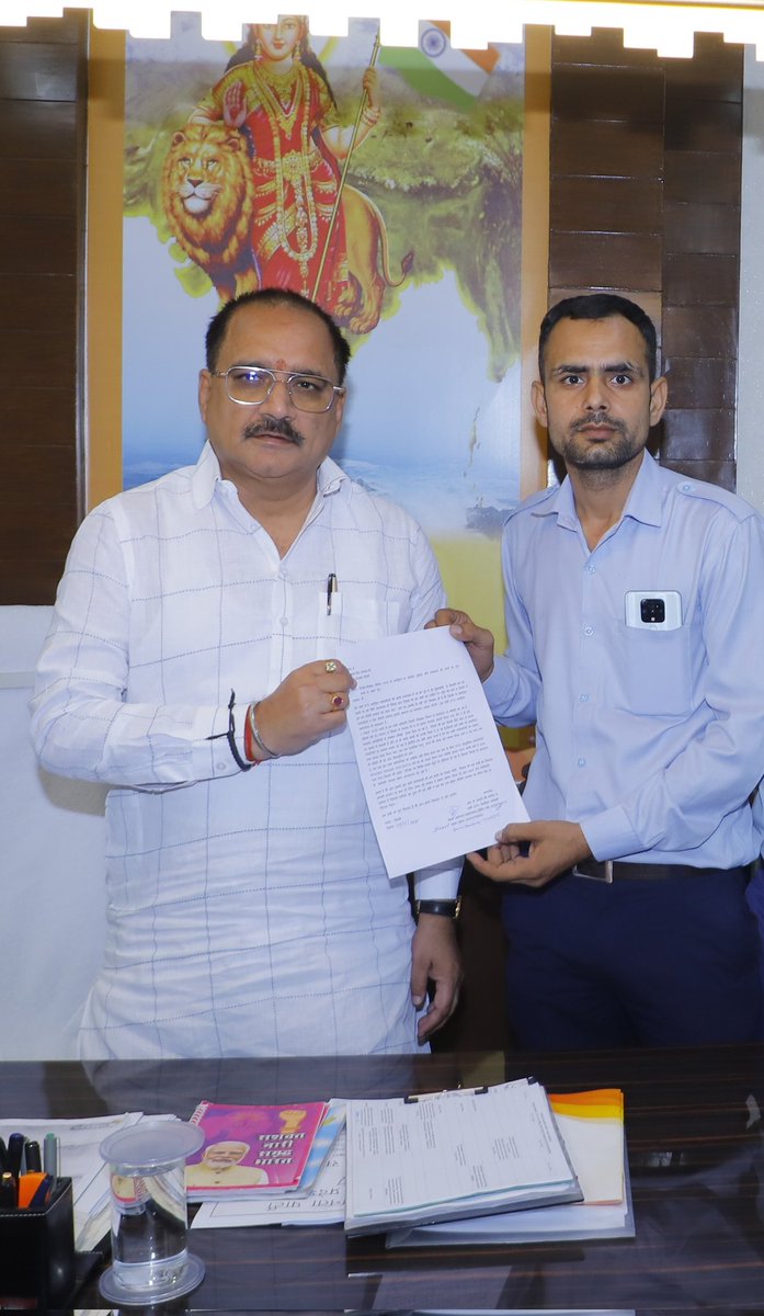 09/05/2025 को bjp दिल्ली के प्रदेश अध्यक्ष श्री वीरेंद्र गुप्ता जी से दिल्ली परिवहन निगम पर कांटेक्ट में कार्य कर रहे कर्मचारियों के लिए बेसिक+da को लेकर मुलाकात की जिसमें उन्होंने आश्वासन दिया जल्द ही दिल्ली के ट्रांसपोर्ट मिनिस्टर को बुलाकर इसको सॉल्व किया जाएगा <a href="/JagranNews/">Dainik Jagran</a> v