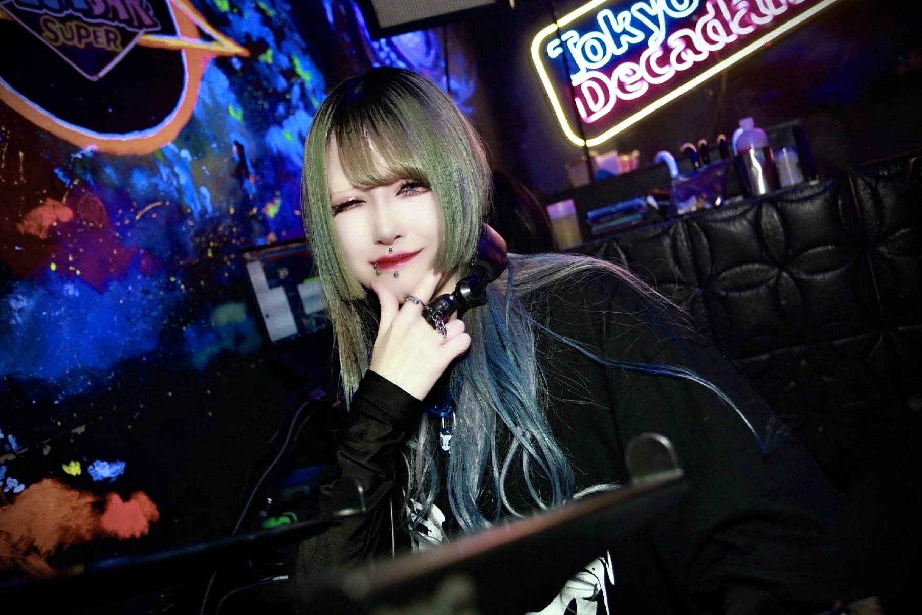 紫虎⁠✧Black-Studio ガーリング聖 CHARAZZ（キャラズ）