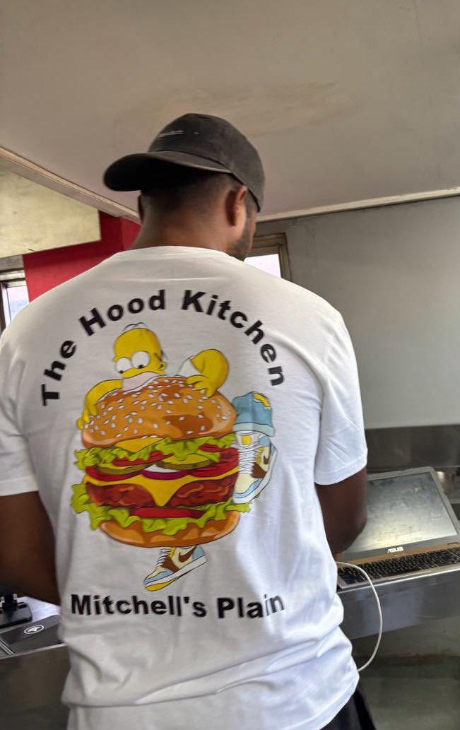 ricardomackenzi's tweet photo. Today with @SollyMalatsi we bit into one of Mitchells Plain’s finest, a juicy Hood Kitchen burger!
Support local flavour, support small businesses.
#VisitMitchellsPlain | @instagram thehoodkitchen_mp | Anwar: 084 381 2511 https://t.co/fgeIzHbqx5
