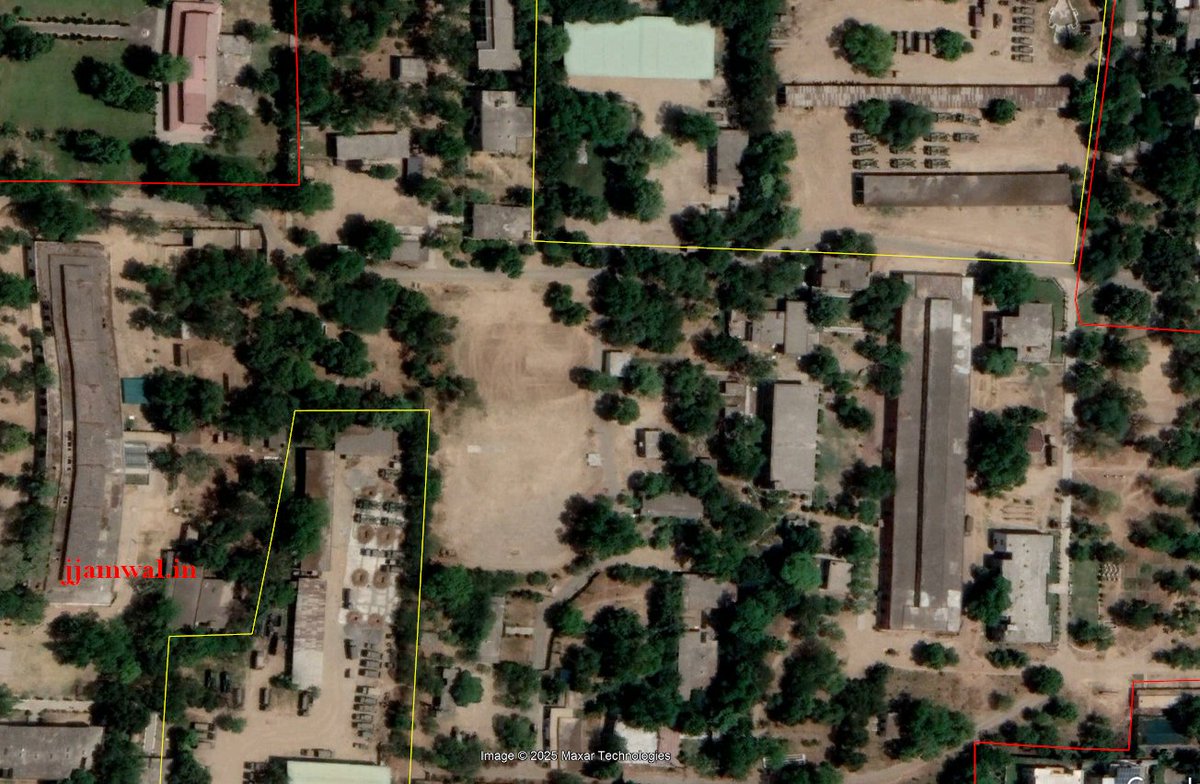 JaidevJamwal's tweet image. Two of confirmed Artillery unit sites in Lahore cantt.
SH-15 SPHs visible in 2nd image.
This area usually has 4-7 Medium Artillery Regiments (130 &amp;amp; 155 mm) out of 38-40.
#orbat #osint