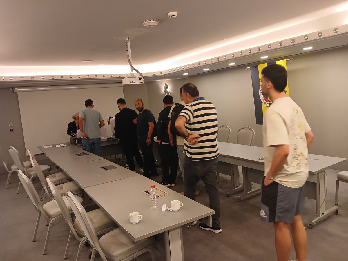 Büyük Fenerbahçe taraftarları ve Kongre Üyelerimiz 
İmzalarınızı Wyndham Grand Istanbul Kalamış Marina Hotel'de C1 katında bulunan Kadıköy salonunda ÜCRETSİZ olarak verebilirsiniz. 

İmza verme işlemlerine haftasonu da olmak üzere, yeterli imza sayısı tamamlanana kadar devam