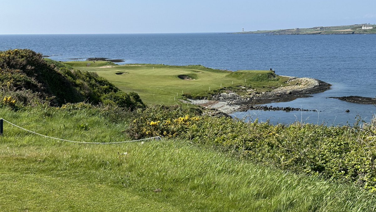 This mandatory golf Friday: A 5-time Open Champion in front of Slieve Donard and an Ardglass Guinness. Sláinte.